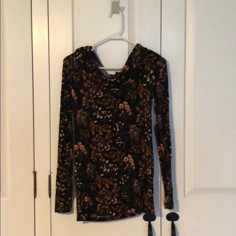 A pea in the pod maternity shirt - worn twice